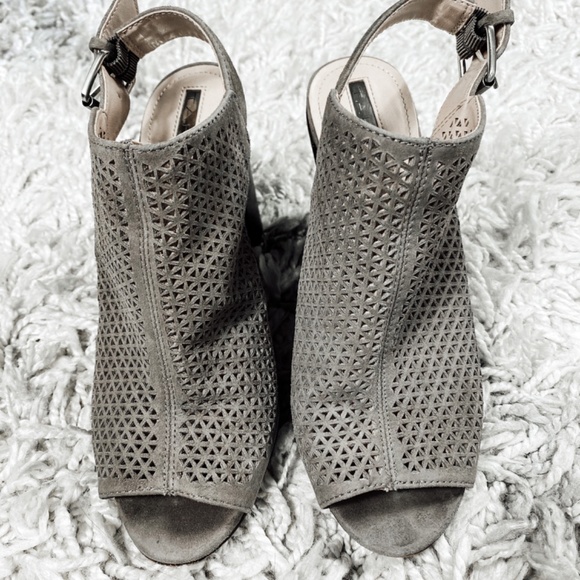 Tahari Chunky Boho Margaret 3 Leather Heels Size 6M - Picture 3 of 9